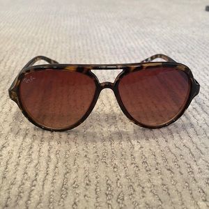 Look alike sunglasses (ray ban)